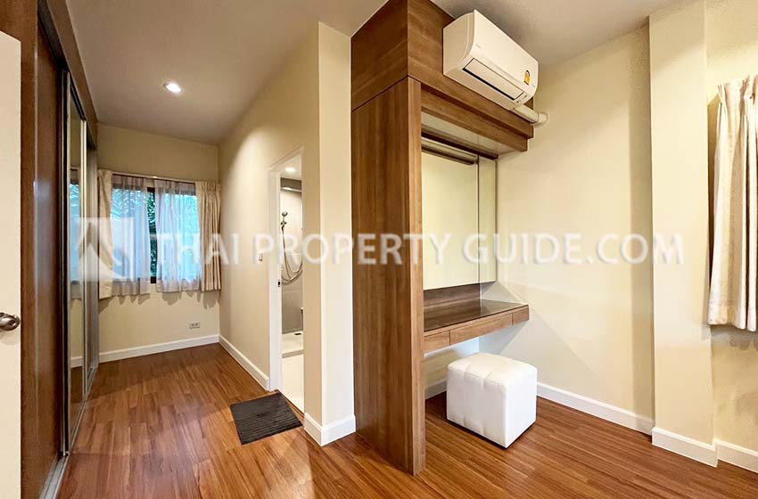 House with Shared Pool in Bangnatrad 